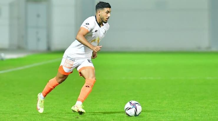 רועי פדידה עם הכדור (חגי מיכאלי) רועי פדידה עם הכדור