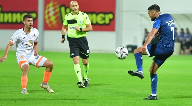 אורי זוהר מרחיק (חגי מיכאלי) אורי זוהר מרחיק