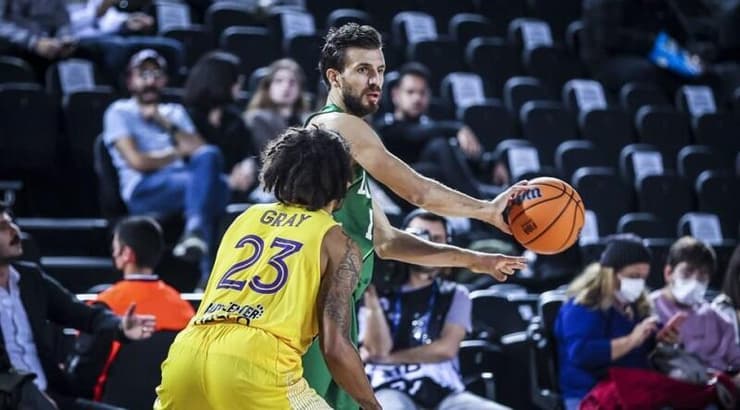 דוגוש אוזדמירוגלו מול סטיבן גריי