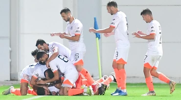 שחקני בני יהודה חוגגים