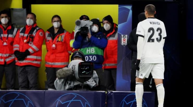 וולינטון סוזה יורד מכר הדשא