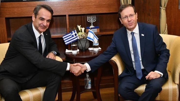 הרצוג בפגישתו עם ראש ממשלת יוון, קיריאקוס מיצוטאקיס