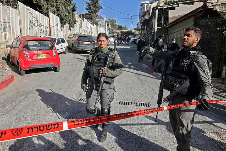 כוחות הביטחון סמוך לבית הספר במזרח ירושלים