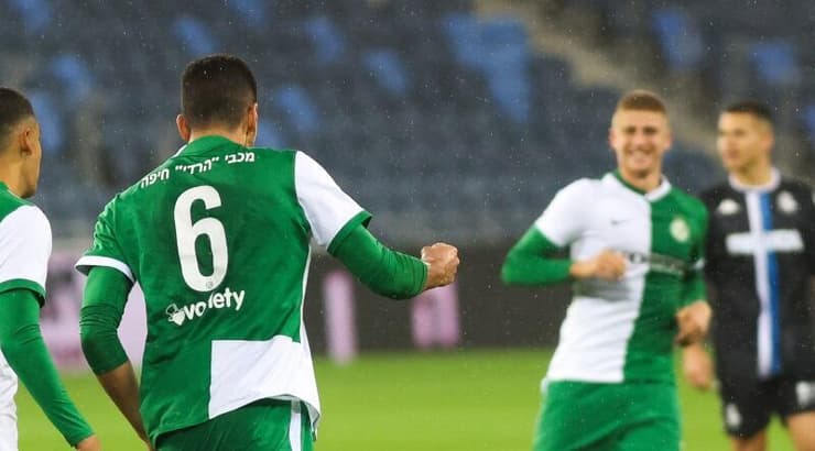 שחקני מכבי חיפה חוגגים (שחר גרוס) שחקני מכבי חיפה חוגגים