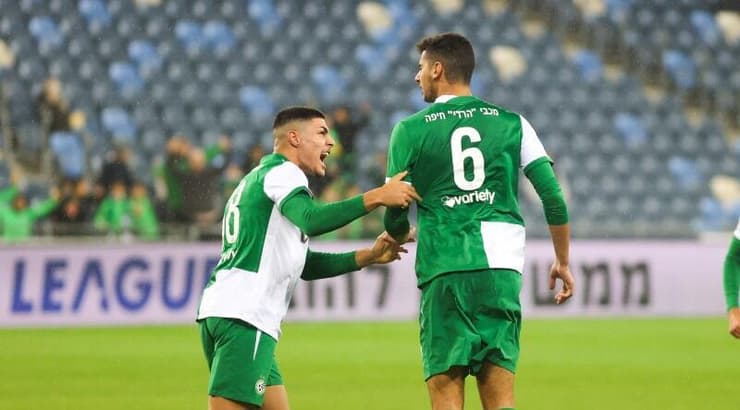 שחקני מכבי חיפה חוגגים (שחר גרוס) שחקני מכבי חיפה חוגגים