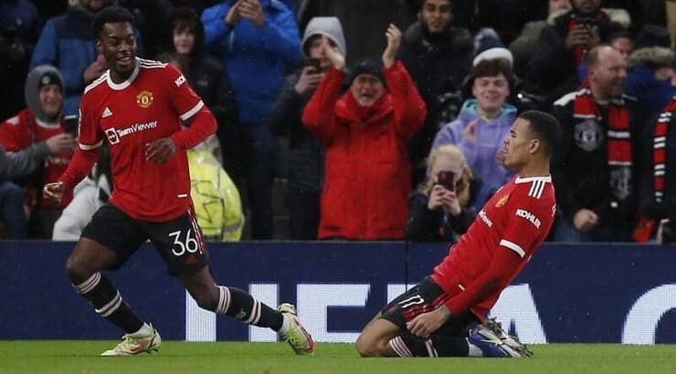 מייסון גרינווד חוגג