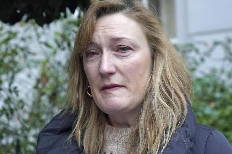 בריטניה אלגרה סטרטון יועצת של בוריס ג'ונסון מתפטרת ב דמעות מסיבת חג מולד סודית קורונה