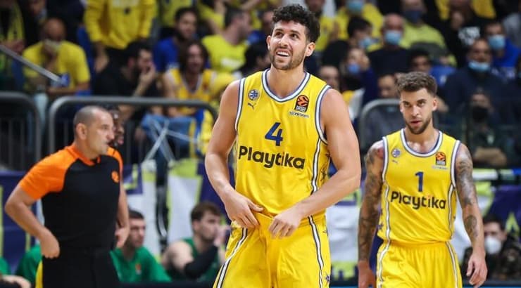 אנג'לו קאלוירו מתוסכל (איציק בלניצקי) אנג'לו קאלוירו מתוסכל