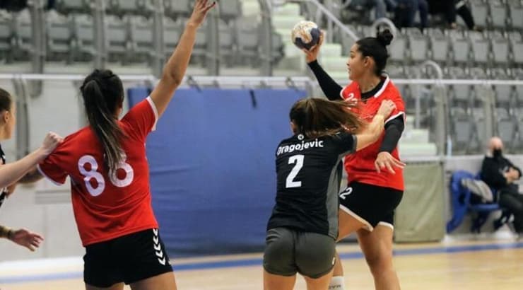 מוניקי בנסילון מול דניאלה דרגויביץ׳ (הדר ואן קולא, איגוד הכדוריד) מוניקי בנסילון מול דניאלה דרגויביץ׳