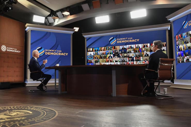 נשיא ארה"ב ג'ו ביידן בפתח פסגה וירטואלית למען דמוקרטיה בנאום מ הבית הלבן