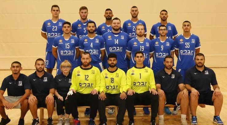 שחקני חולון (צילום: מ.כ חולון) שחקני חולון