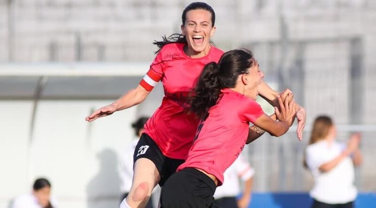 שחקניות קרית גת חוגגות (איציק בלניצקי) שחקניות קרית גת חוגגות