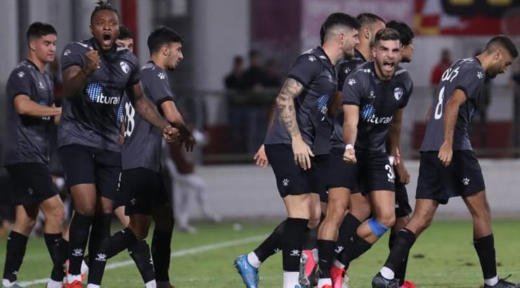 שחקני ק"ש חוגגים (עמרי שטיין) שחקני ק"ש חוגגים