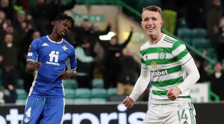 דיוויד טורנבול חוגג