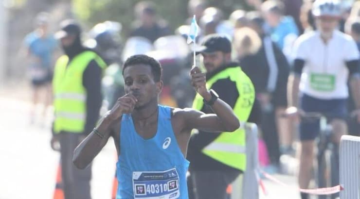 דניאל מולושט