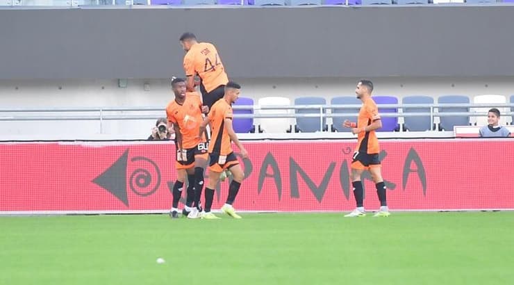 שחקני בני יהודה חוגגים