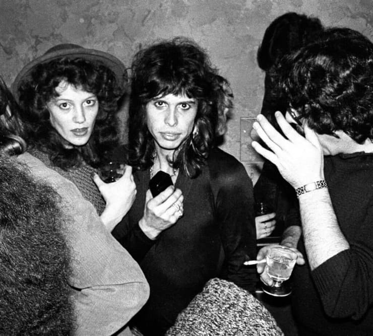 סטיבן טיילר במסיבה לאחר הופעה במועדון הפורום, 1975