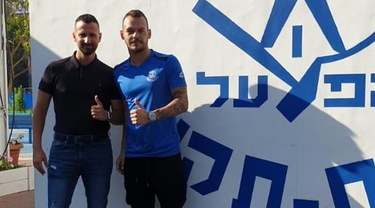 אופק פישלר וסוכנו, אסף וקנין (פרטי) אופק פישלר וסוכנו, אסף וקנין