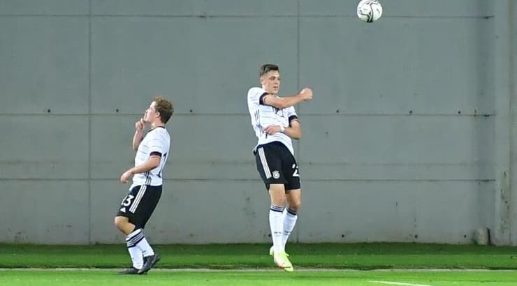 שחקני נבחרת הנוער של גרמניה חוגגים (חגי מיכאלי) שחקני נבחרת הנוער של גרמניה חוגגים