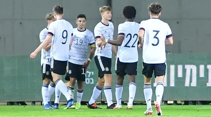 שחקני גרמניה חוגגים (חגי מיכאלי) שחקני גרמניה חוגגים