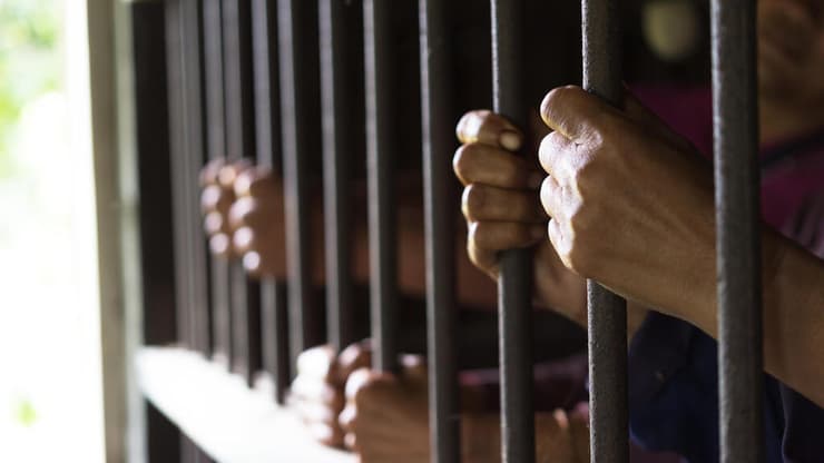 אילוס אילוסטרציה אסירים כלא בית סוהר סורגים 