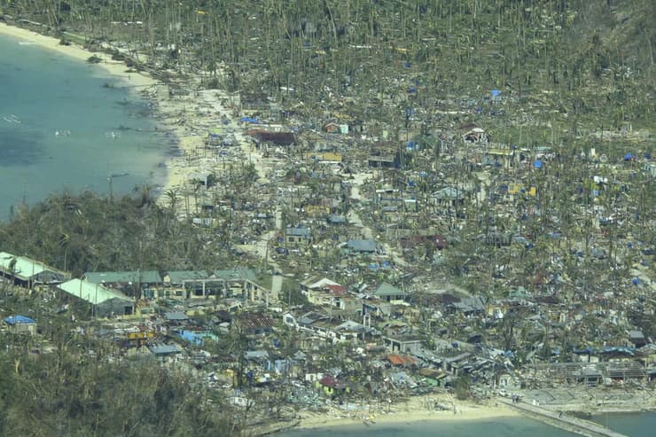 הרס בעקבות סופת הטייפון בפיליפינים