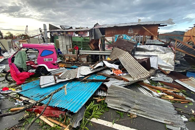 הרס בעקבות סופת הטייפון בפיליפינים
