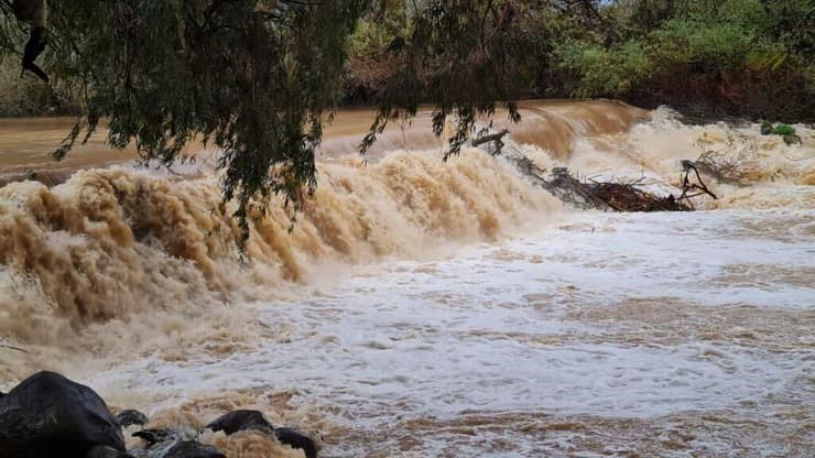 הסכר בכפר בלום בזמן סערת כרמל