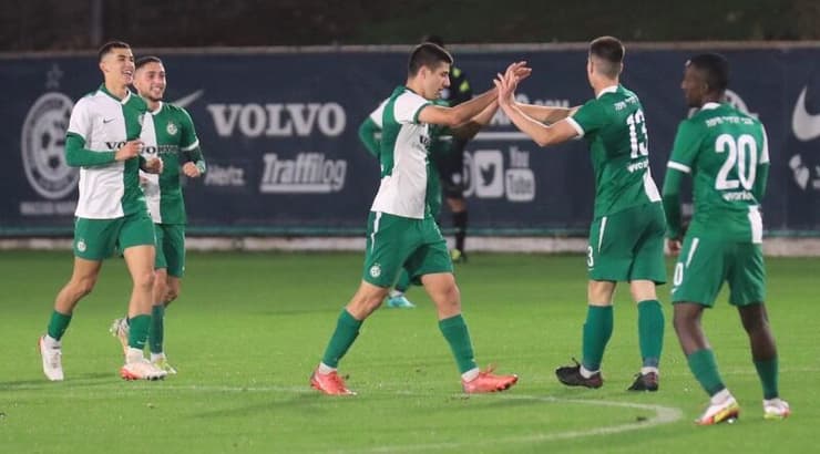 שחקני מכבי חיפה חוגגים