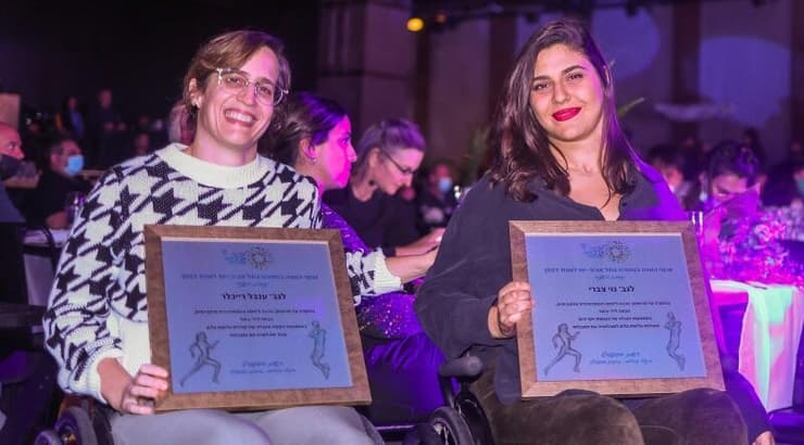 נוי צברי וענבל רייכלר