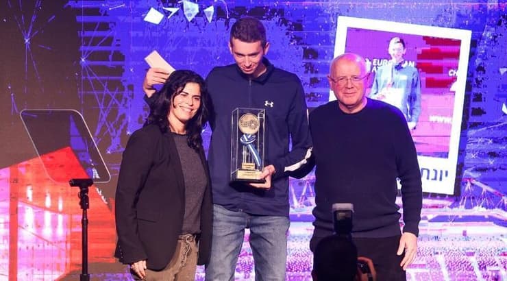 יונתן קפיטולניק