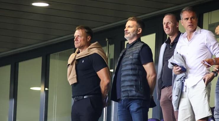 אורי דוד יחד עם ריימונד אטוולד ופטריק ואן לוון (איציק בלניצקי) אורי דוד יחד עם ריימונד אטוולד ופטריק ואן לוון