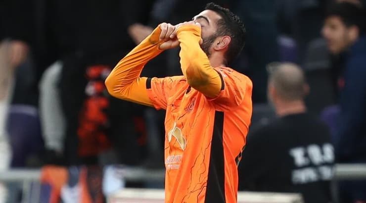 אור זהבי חוגג (רדאד ג'בארה) אור זהבי חוגג