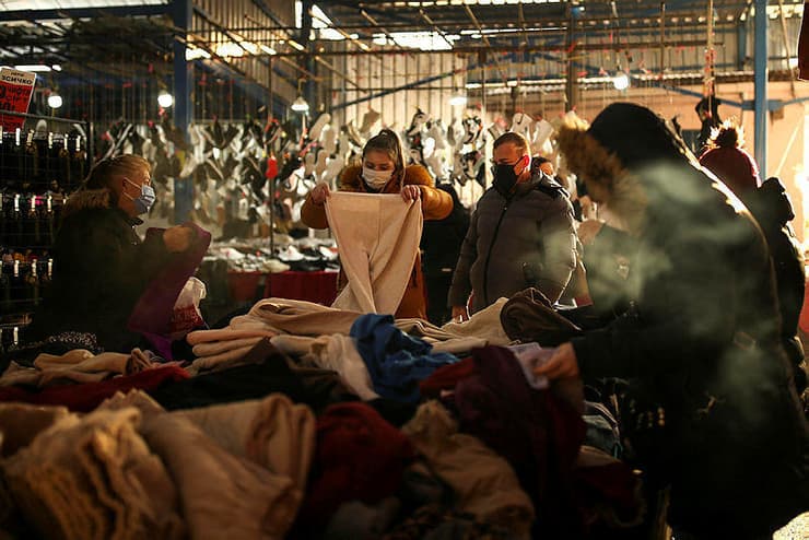 בולגרים עושים קניות ב אדירנה טורקיה  