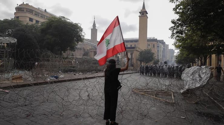 מחאה נגד האליטות ברחובות ביירות
