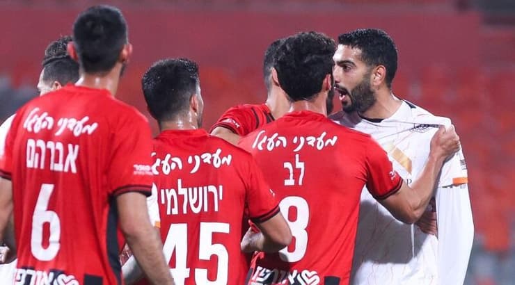 מתעמת (שחר גרוס) מתעמת