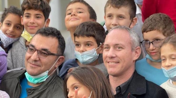 חבר הכנסת חילי טרופר עם הילדים (מערכת ONE) חבר הכנסת חילי טרופר עם הילדים