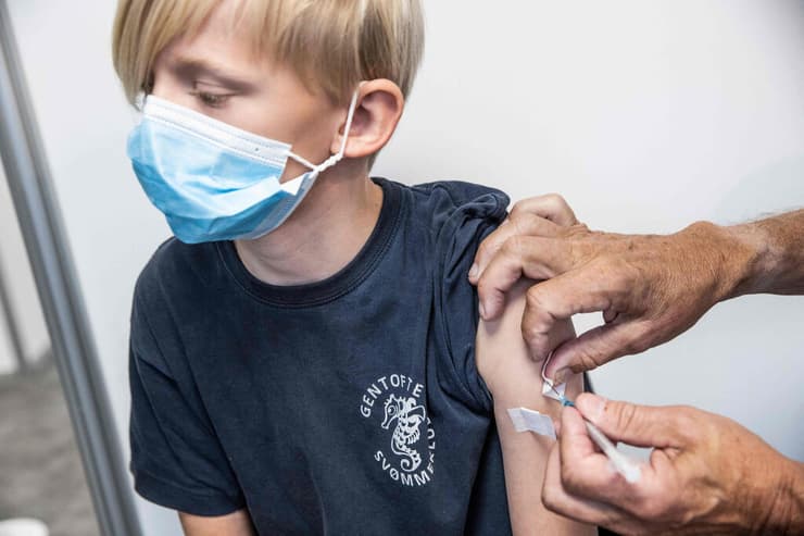 דנמרק קורונה חיסון ילד