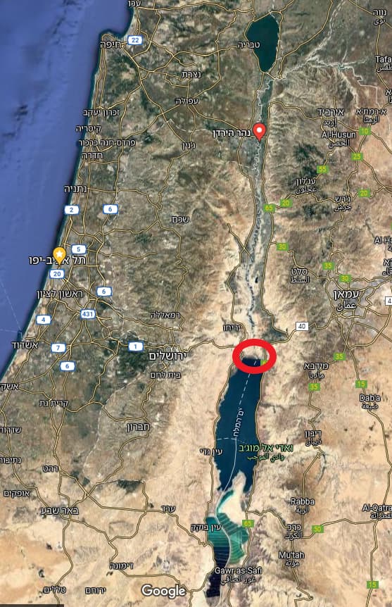 בעיגול האדום - הנקודה שבה הירדן נשפך אל ים המלח