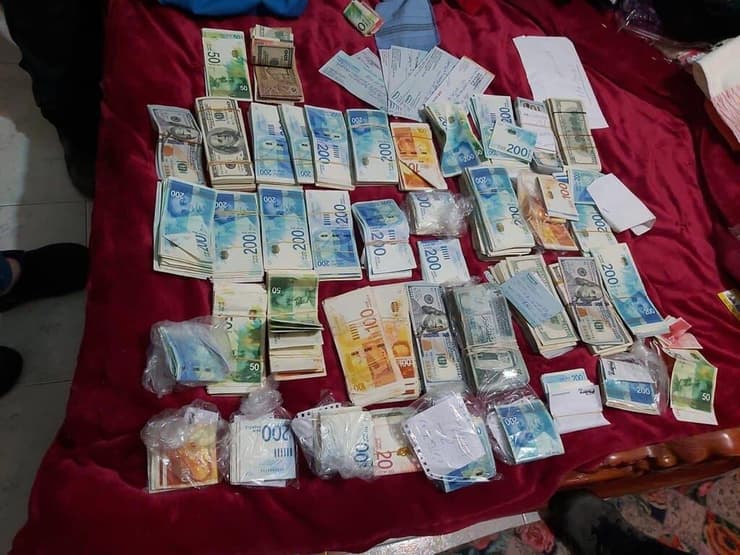 הכספים שנמצאו בעסקים ששימשו להלבנות הון ונסגרו על ידי המשטרה 