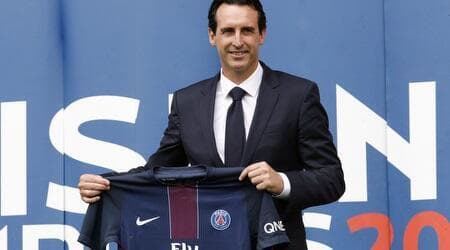 אונאי אמרי מוצג בפאריס סן ז'רמן (רויטרס) אונאי אמרי מוצג בפאריס סן ז'רמן