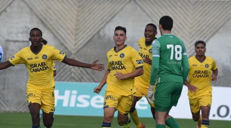 שחקני הנוער של מכבי. לא קשורים לכתבה (נעם מורנו) שחקני הנוער של מכבי. לא קשורים לכתבה