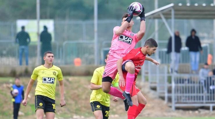 זיבת קים יוצא לכדור גובה (חגי מיכאלי) זיבת קים יוצא לכדור גובה