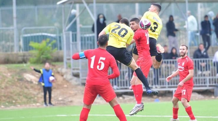 סער אלמוזינו עולה לנגיחה (חגי מיכאלי) סער אלמוזינו עולה לנגיחה