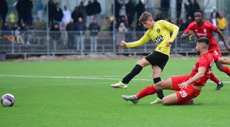 עדי יונה בועט (חגי מיכאלי) עדי יונה בועט