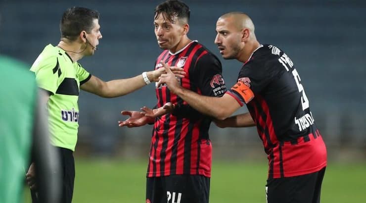 גל מאיו וגיא בדש מתווכחים עם דניאל בר נתן (רדאד ג'בארה) גל מאיו וגיא בדש מתווכחים עם דניאל בר נתן