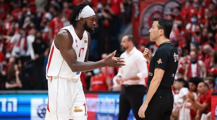 סולימאן בריימו מדבר עם השופט (איציק בלניצקי) סולימאן בריימו מדבר עם השופט