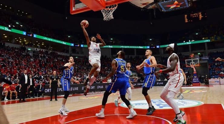 ג'יילן אדאמס עולה לסל (רפי בן חקון) ג'יילן אדאמס עולה לסל