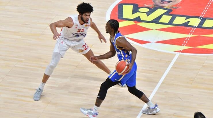 קינן אוואנס מול קייזר גייטס (רפי בן חקון) קינן אוואנס מול קייזר גייטס