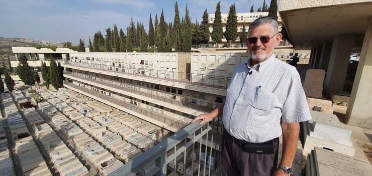 חנניה שחור, מפתח שיטות קבורה חדשניות ולשעבר מנהל "חברה קדישא קהילה ירושלים"